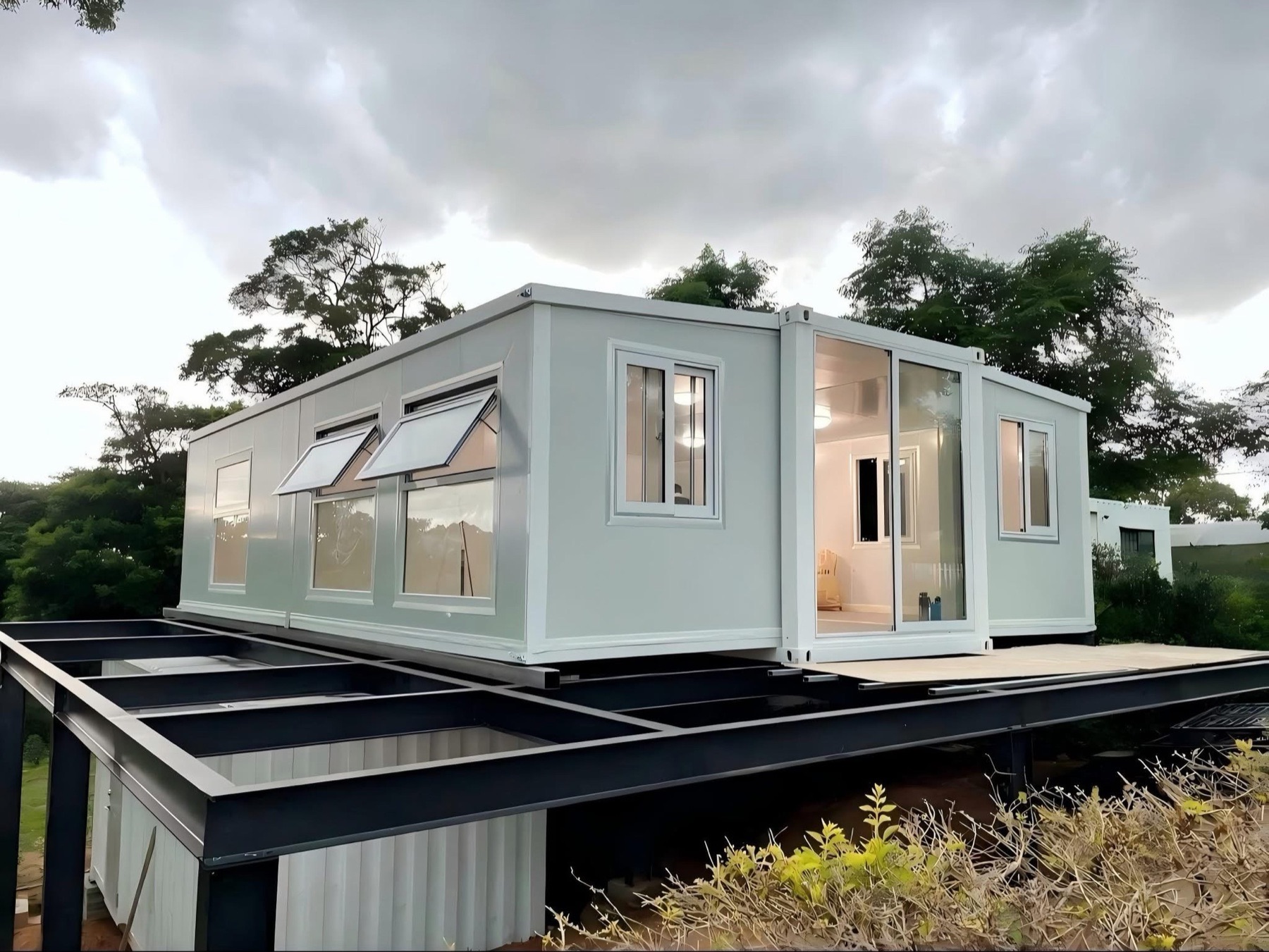 Modern 30 ft expandable house