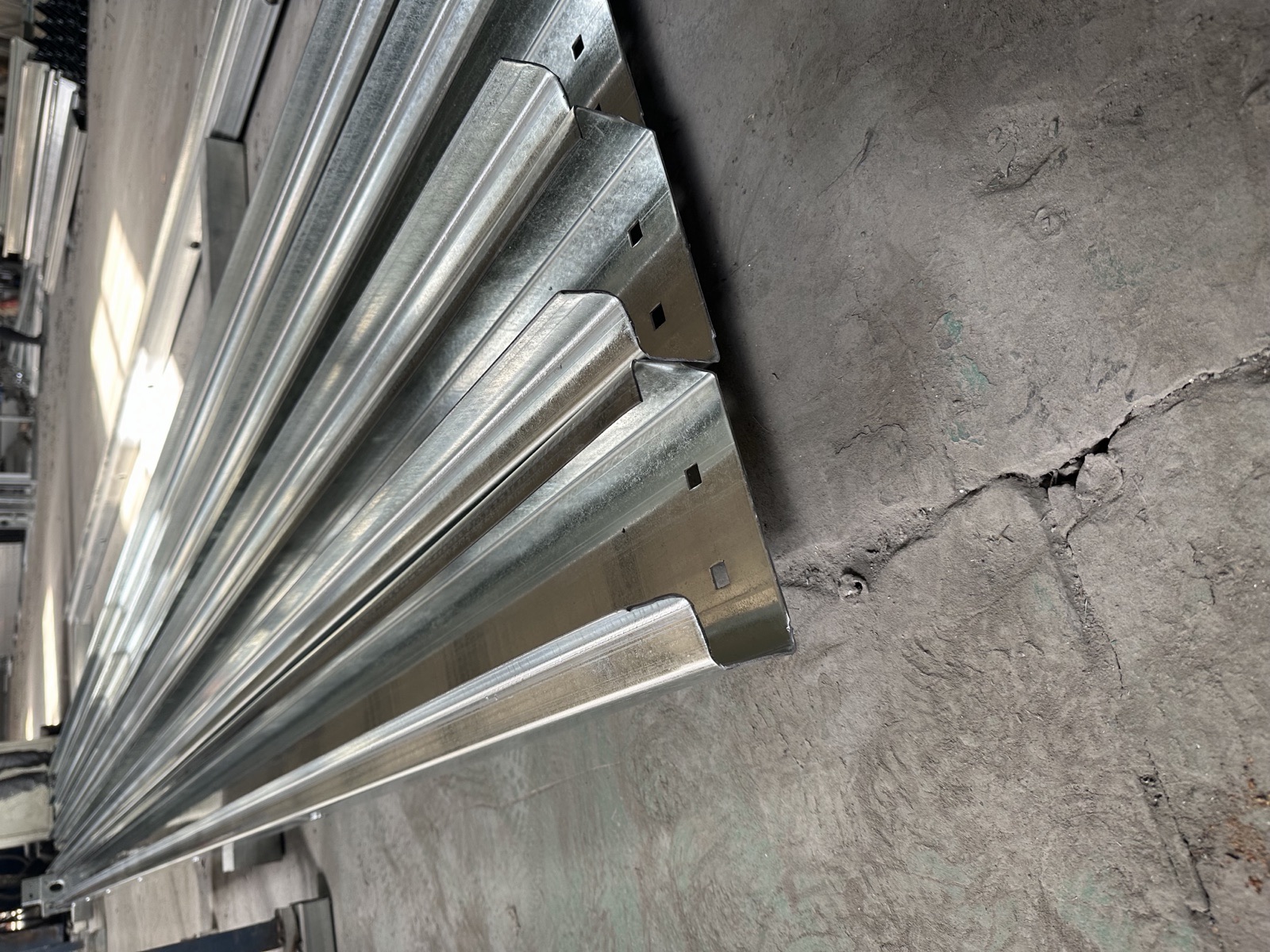 Steel structural components in the YARIS factory